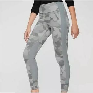 Athleta camo Essex hybrid camo legging M